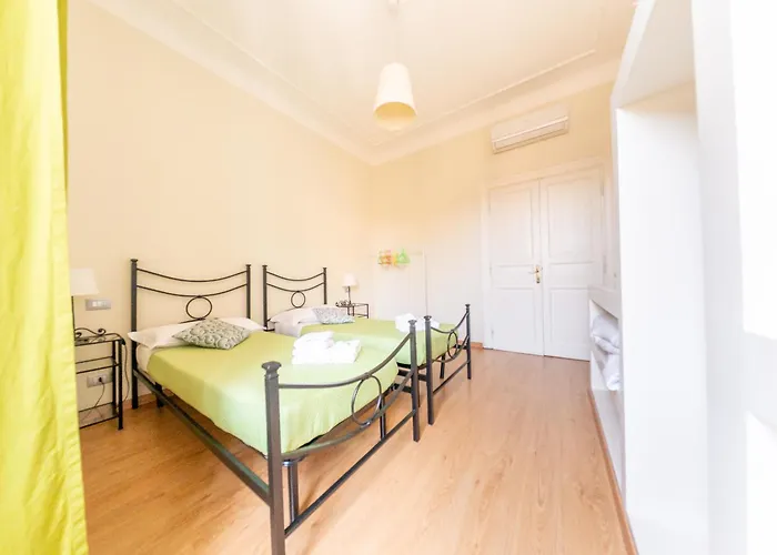 Apartment Lovely 4-bedroom 30m Sangiovanni Metro Rom